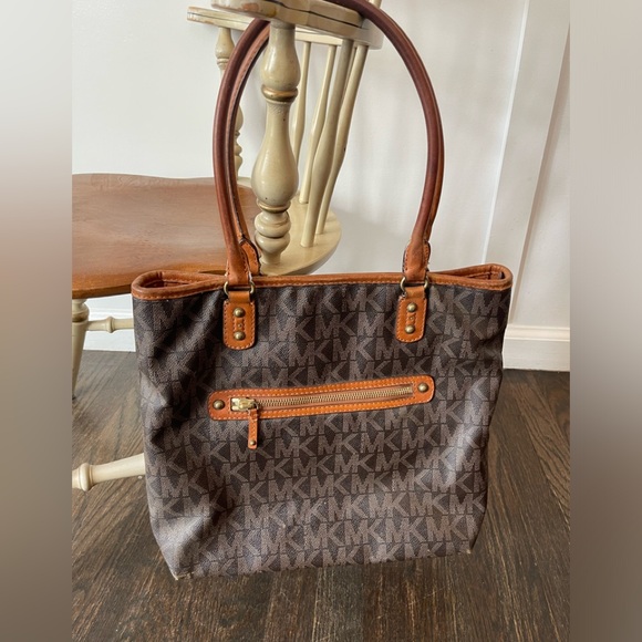 Michael Kors - Picture 1 of 3